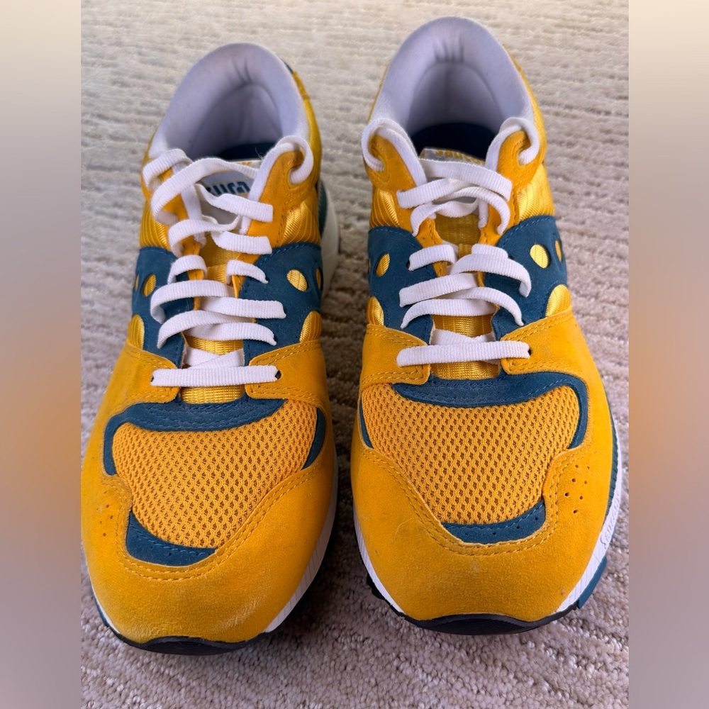 Like New Saucony Azura Sneaker - Picture 2 of 16